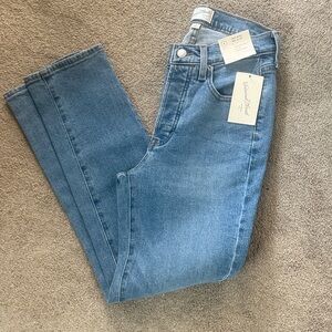 Universal Thread Women's Mid-Rise 80s Slim Leg Jeans Light Blue Wash Size 4